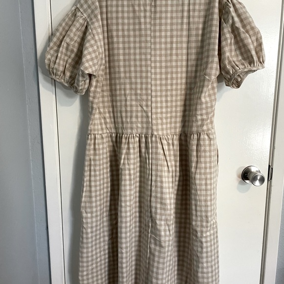 April Meets October - Summer May Dress in Beige - Picture 3 of 9